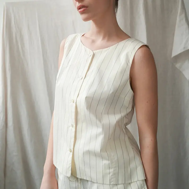 Dagny Tailored Pinstripe Top – Modern Slim-Fit Blouse 1