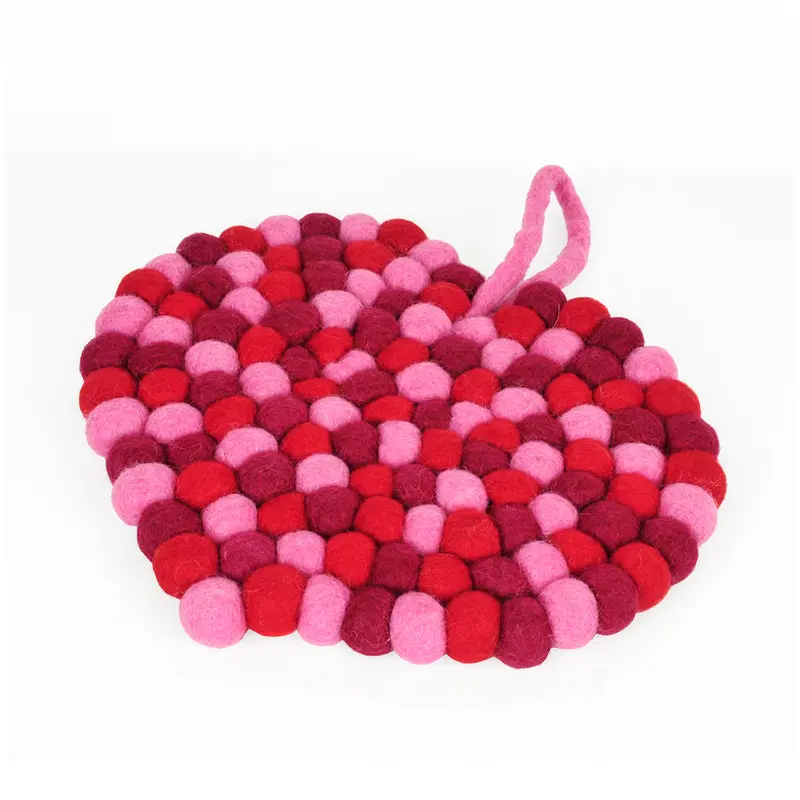 Heart-Shaped Pompon Love Trivet – 20 X 17.5 X 1.5 Cm With Integrated Hook 1
