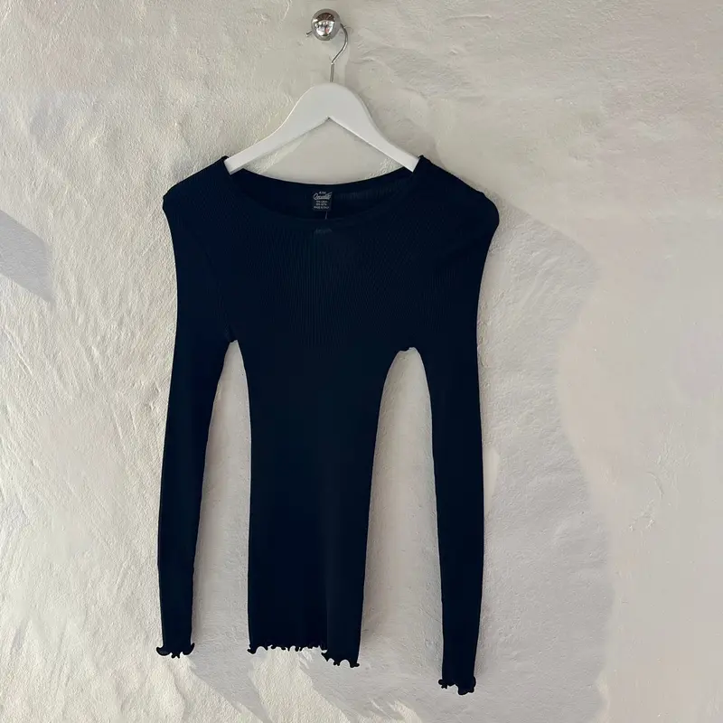 Uld & Silke Black Long-Sleeve Ribbed Blouse, Style 3446 1